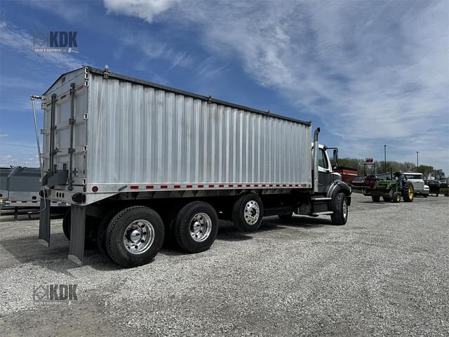 Image of Freightliner Business Class M2 112 equipment image 3