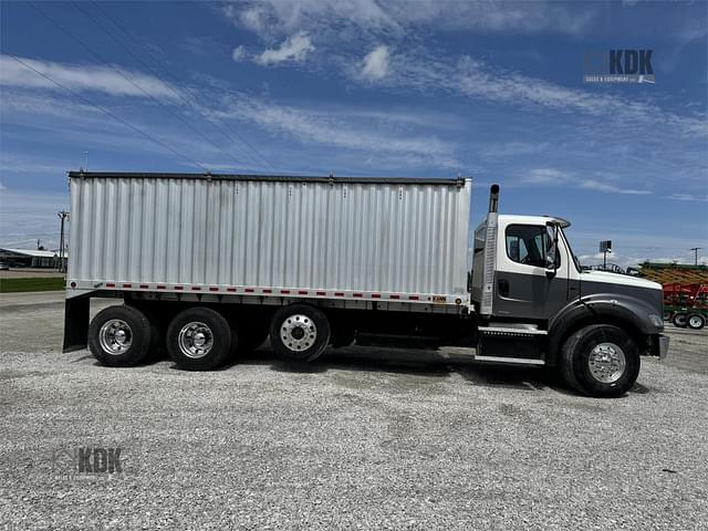 Image of Freightliner Business Class M2 112 equipment image 2