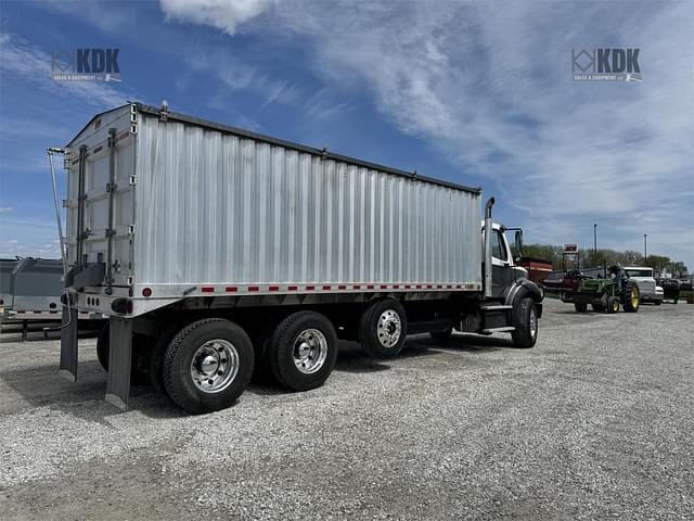 Image of Freightliner Business Class M2 112 equipment image 3