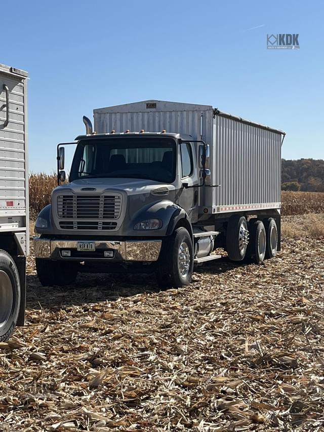 Image of Freightliner Business Class M2 112 equipment image 2