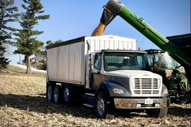 Image of Freightliner Business Class M2 112 equipment image 1