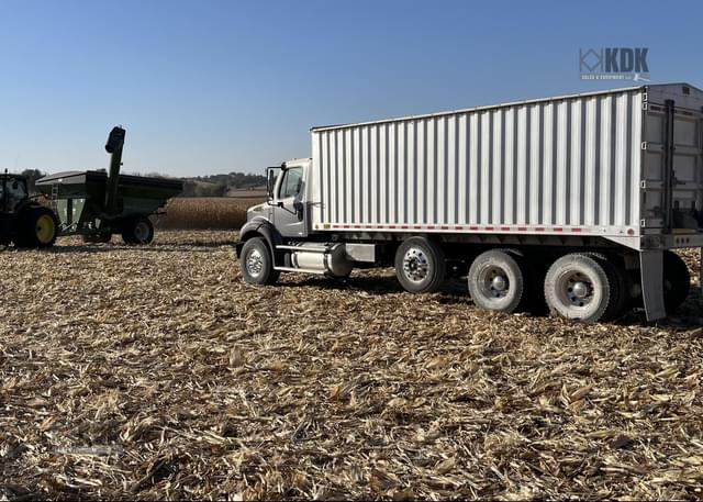 Image of Freightliner Business Class M2 112 equipment image 4