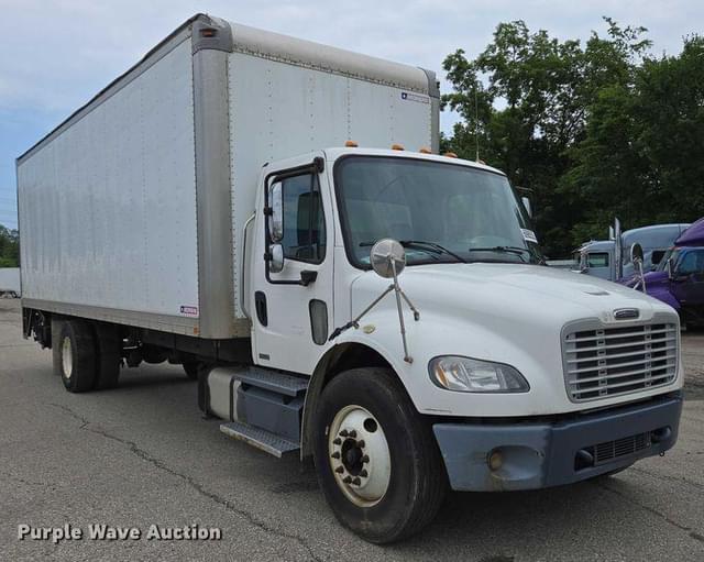 Image of Freightliner Business Class M2 equipment image 2