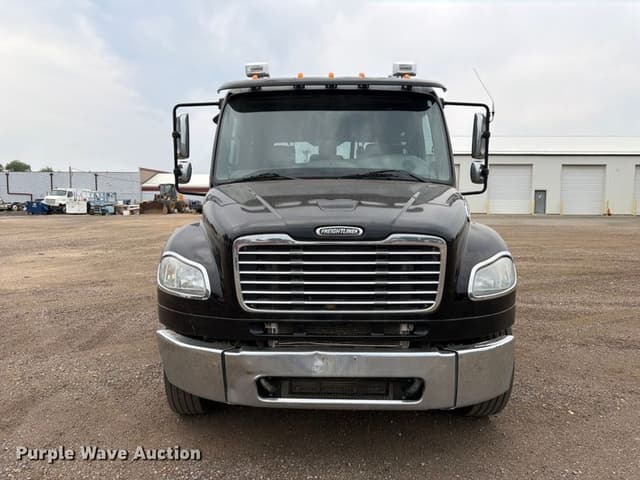 Image of Freightliner Business Class M2 equipment image 1