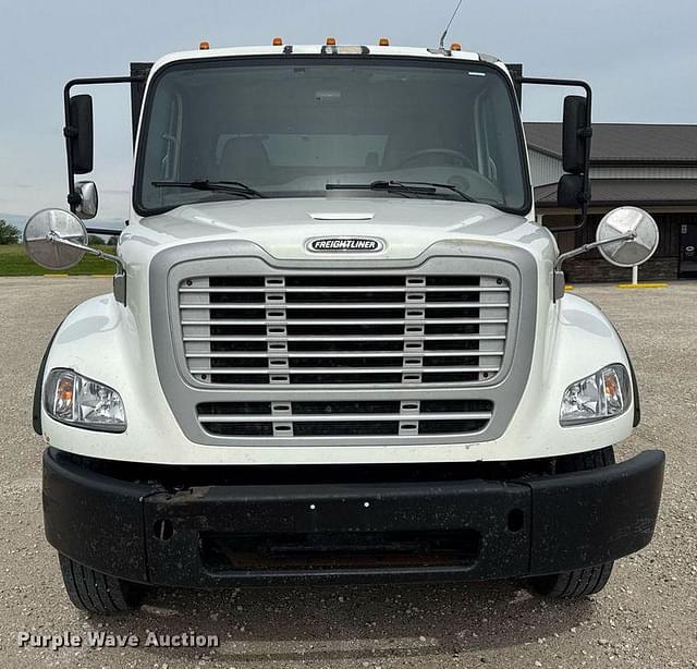 Image of Freightliner Business Class M2 equipment image 1
