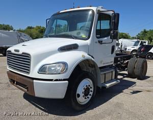 2011 Freightliner Business Class M2 Image