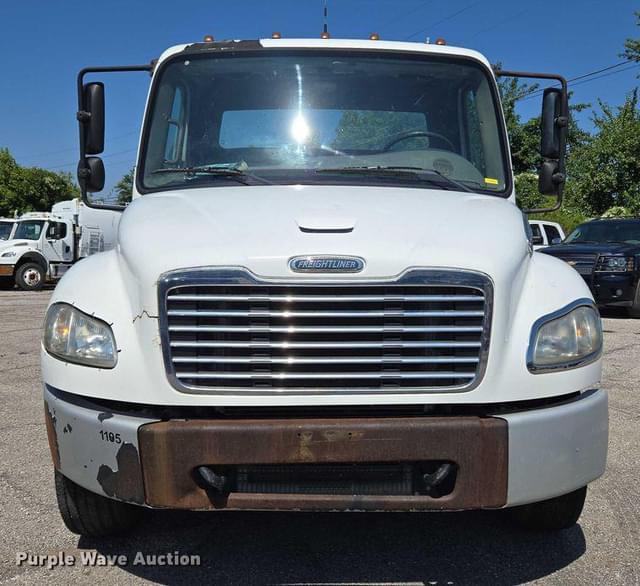 Image of Freightliner Business Class M2 equipment image 1