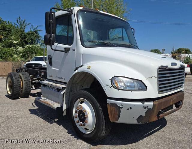 Image of Freightliner Business Class M2 equipment image 2