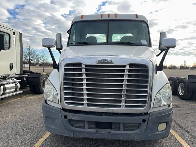 Image of Freightliner Cascadia 113 equipment image 1