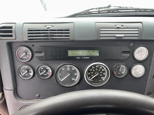 Image of Freightliner Cascadia 113 equipment image 1