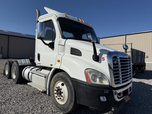 Image of Freightliner Cascadia 125 equipment image 1