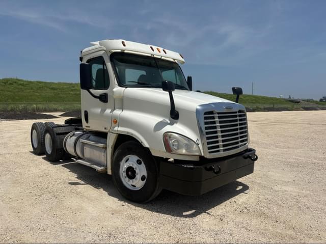 Image of Freightliner Cascadia 125 equipment image 2