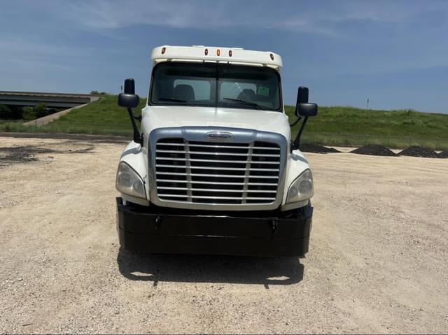 Image of Freightliner Cascadia 125 equipment image 1