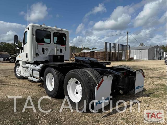 Image of Freightliner Cascadia 125 equipment image 2