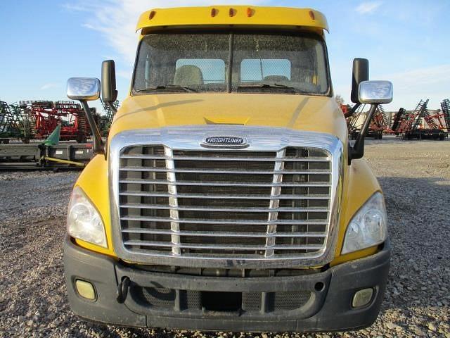 Image of Freightliner Cascadia 125 equipment image 2