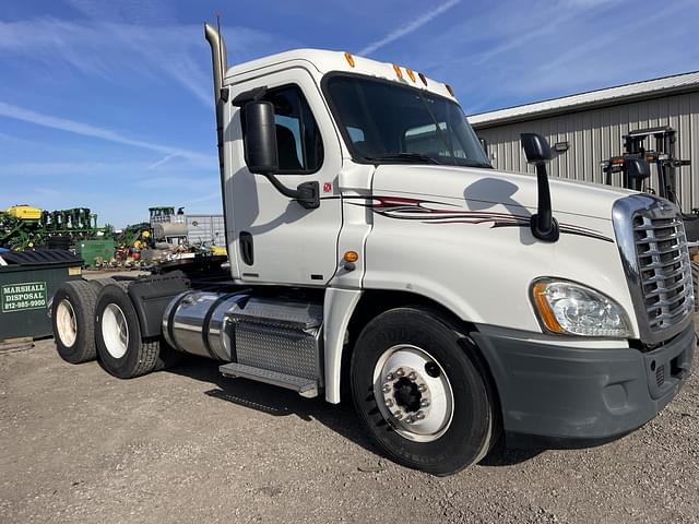 Image of Freightliner Cascadia 125 equipment image 1