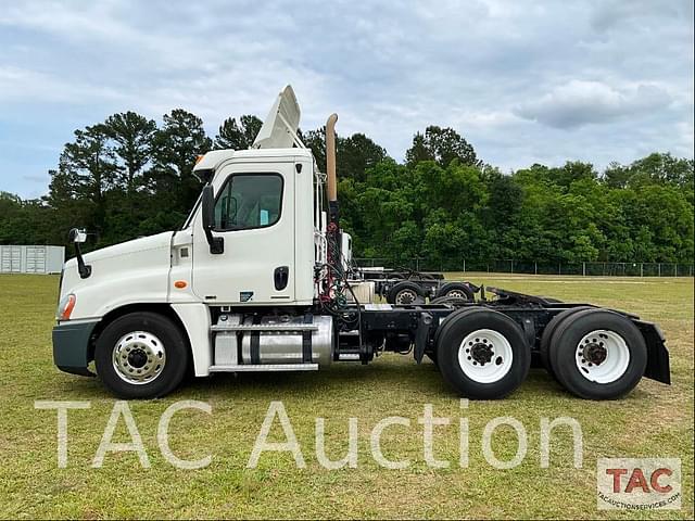 Image of Freightliner Cascadia 125 equipment image 1
