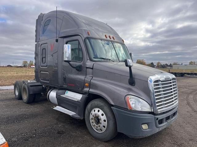 Image of Freightliner Cascadia 125 equipment image 3