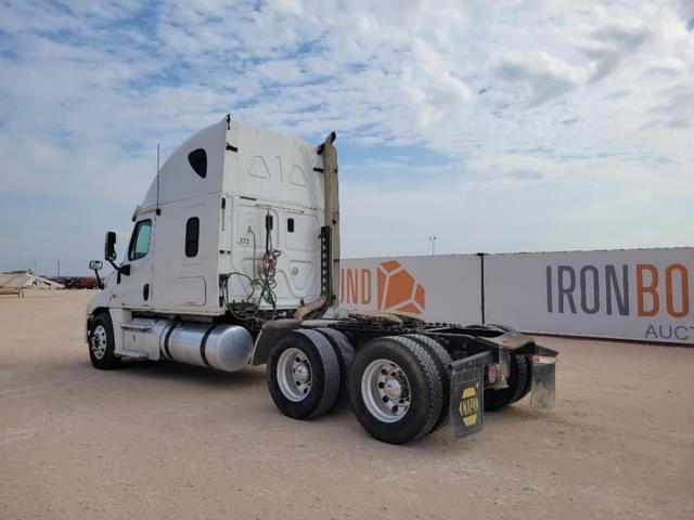 Image of Freightliner Cascadia 125 equipment image 2