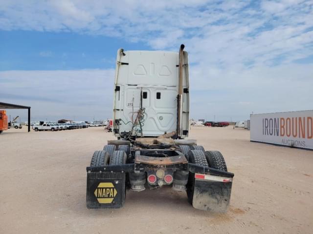 Image of Freightliner Cascadia 125 equipment image 3