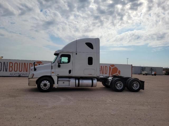 Image of Freightliner Cascadia 125 equipment image 1