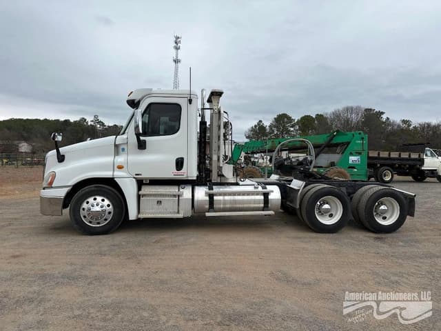 Image of Freightliner Cascadia 125 equipment image 1