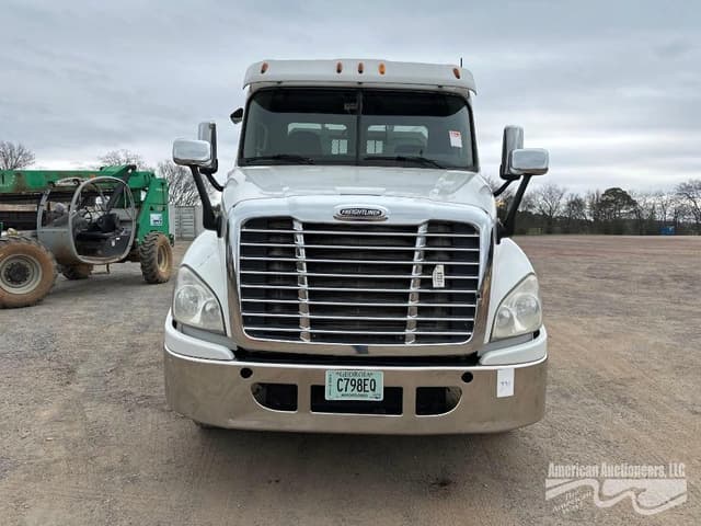 Image of Freightliner Cascadia 125 equipment image 2