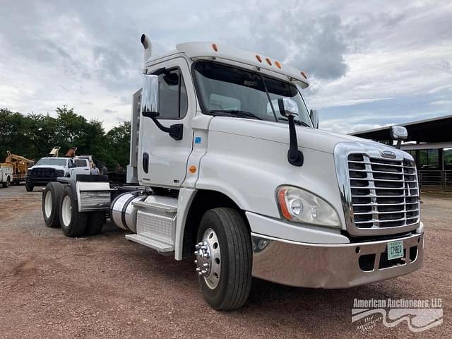 Image of Freightliner Cascadia 125 equipment image 1