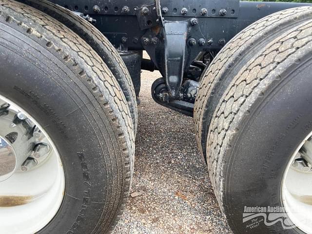 Image of Freightliner Cascadia 125 equipment image 4