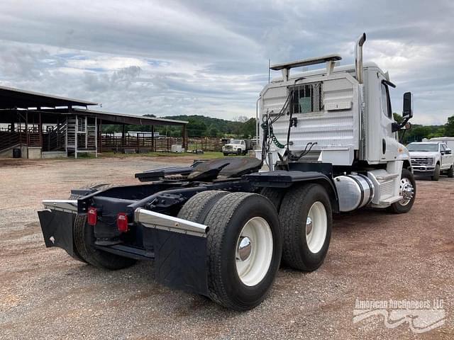 Image of Freightliner Cascadia 125 equipment image 2