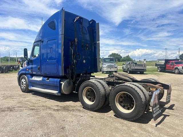 Image of Freightliner Cascadia equipment image 2