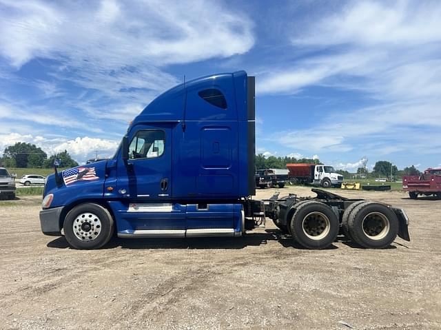 Image of Freightliner Cascadia equipment image 1