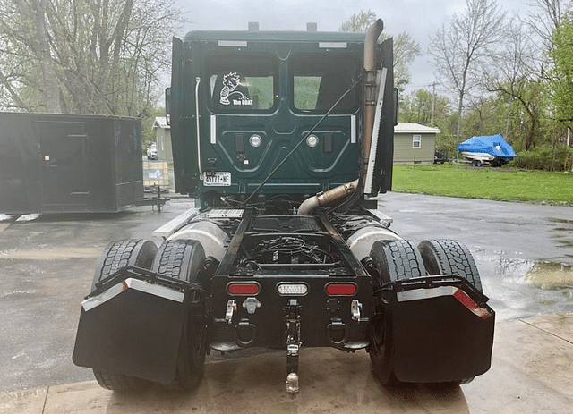 Image of Freightliner Cascadia equipment image 2
