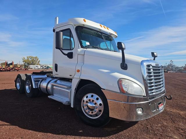 Image of Freightliner Cascadia equipment image 2