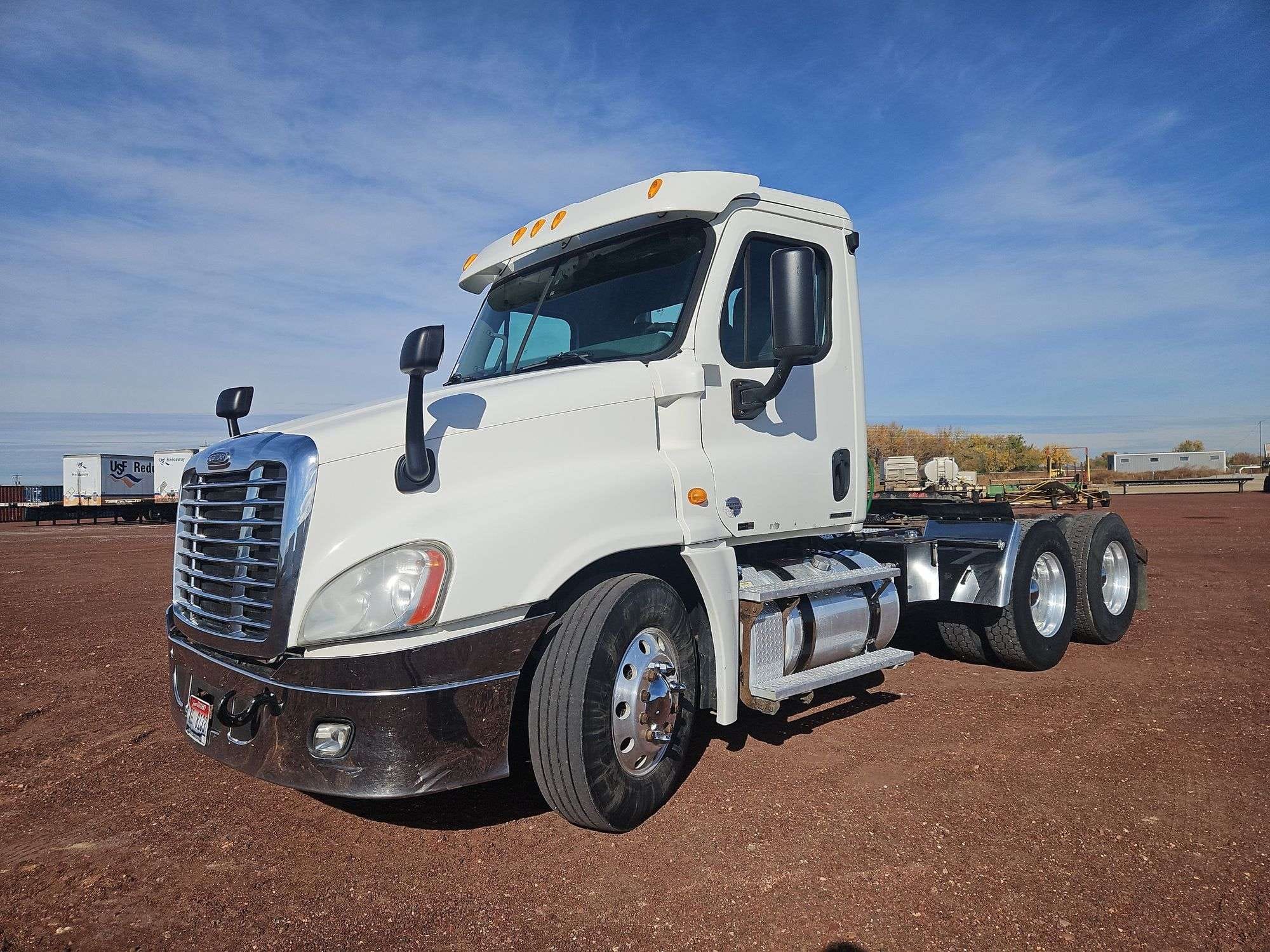 2011 Freightliner Cascadia Equipment Image0