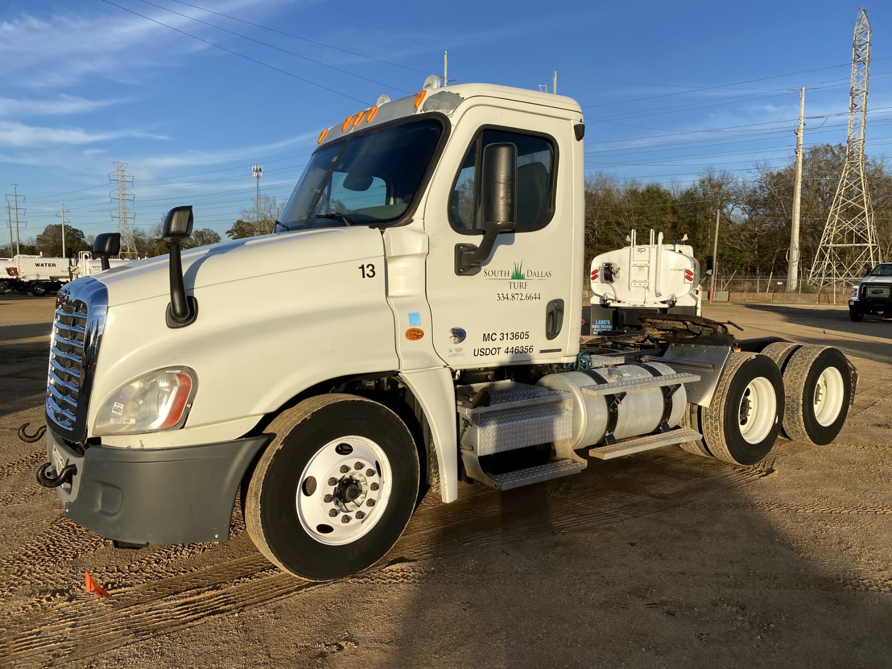 2011 Freightliner Cascadia Equipment Image0