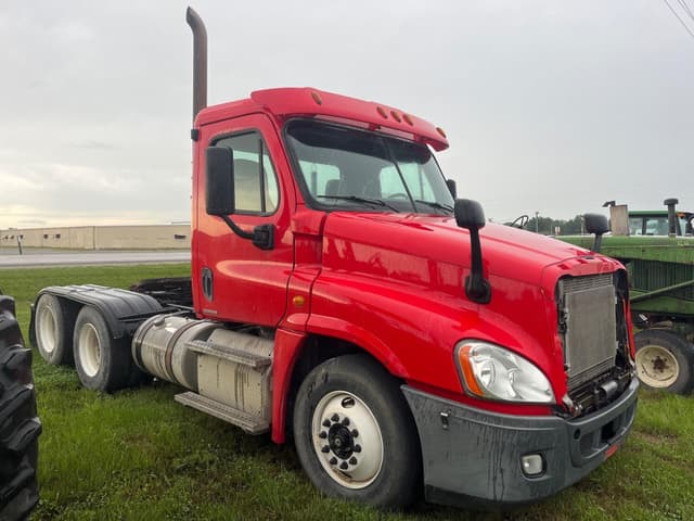Image of Freightliner Cascadia equipment image 2