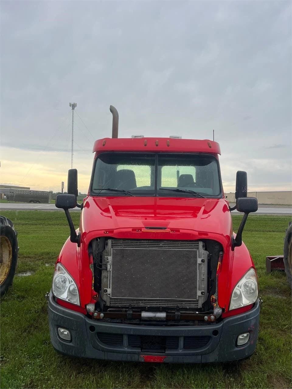 2011 Freightliner Cascadia Equipment Image0