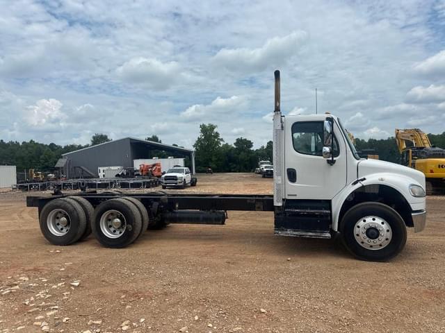 Image of Freightliner Cascadia equipment image 2