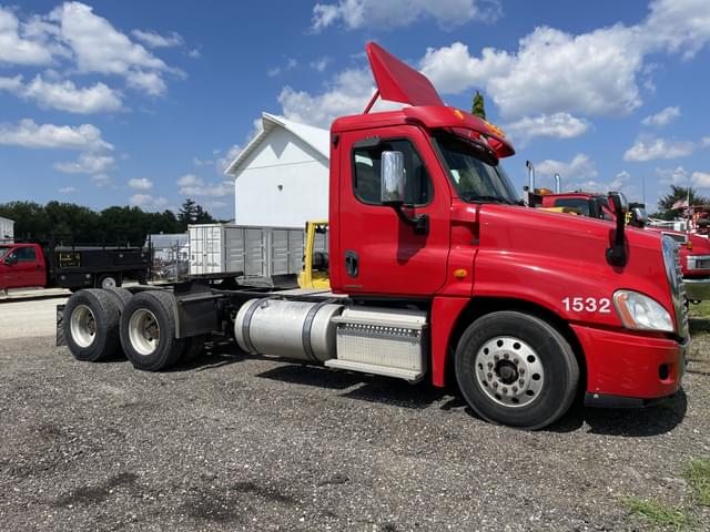 Image of Freightliner Cascadia equipment image 3