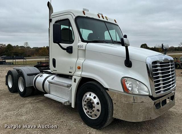 Image of Freightliner Cascadia equipment image 2