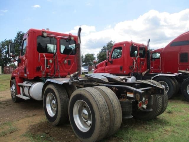 Image of Freightliner Cascadia equipment image 4