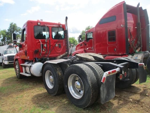 Image of Freightliner Cascadia equipment image 4