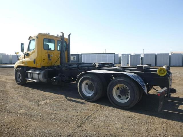 Image of Freightliner Cascadia equipment image 3