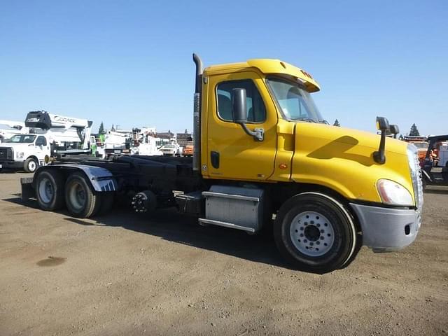 Image of Freightliner Cascadia equipment image 1