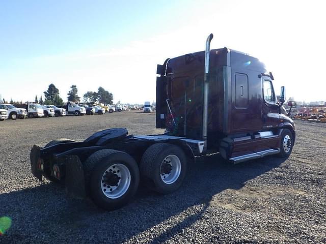 Image of Freightliner Cascadia equipment image 3