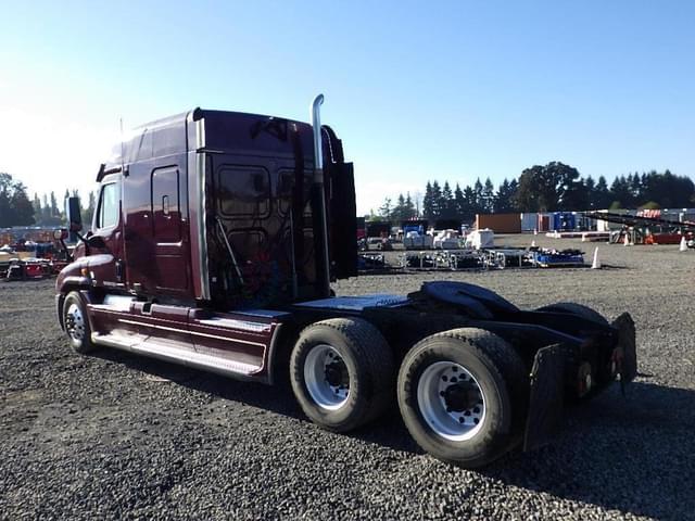 Image of Freightliner Cascadia equipment image 4