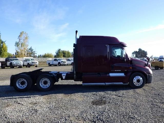 Image of Freightliner Cascadia equipment image 2