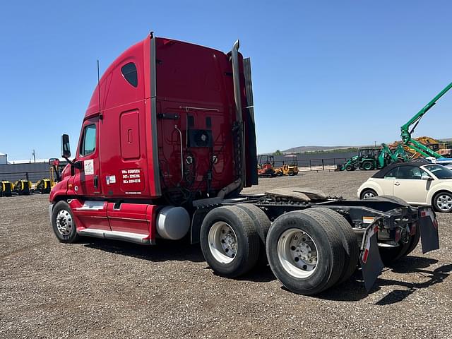 Image of Freightliner Cascadia equipment image 2