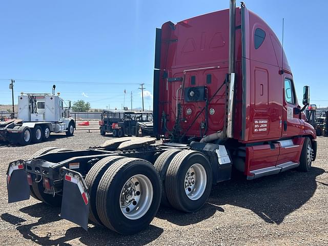 Image of Freightliner Cascadia equipment image 3